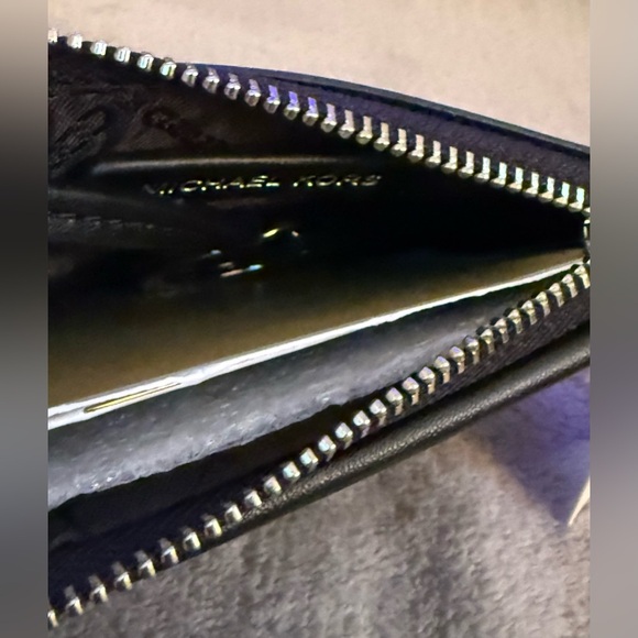 đź–¤MICHAEL KORSđź–¤Black/Light Cream Small Jet Set Coin Purse Boxed Set/NWT - Picture 6 of 9